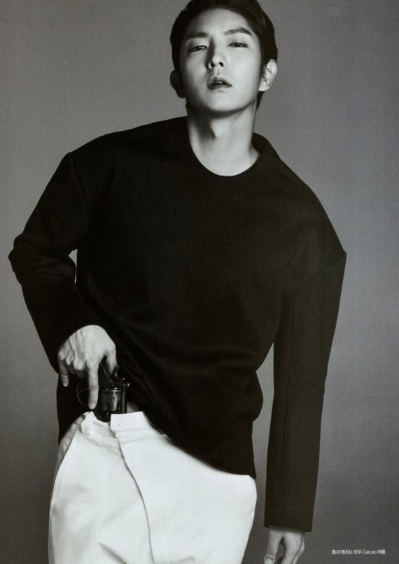 В нашем интервью с Ли Джун Ги чаще всего звучали два слова - публика  и ответственность.  Видно, что он постоянно думает о том, что нового и полезного может сделать своей игрой и создаваемыми им героями. «Главная роль — это драгоценная возможность, о которой многие актеры отчаянно мечтают. Поэтому я всегда думаю о том, что я могу сделать на съемочной площадке, чтобы поделиться своими чувствами со зрителями. Должен ли я объяснять, что делаю, или достаточно того, что я делаю?  Это всегда сложно, и для меня это это всегда большая ответственность».