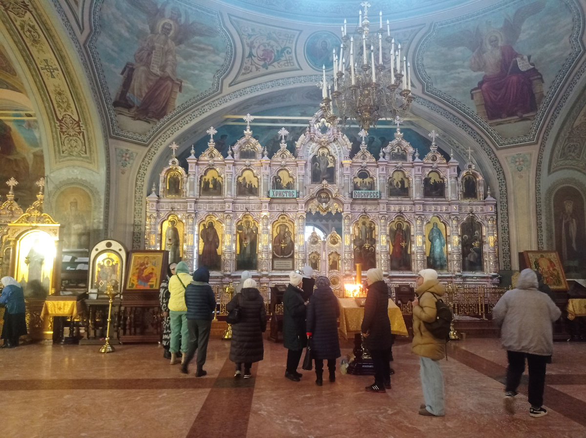 Фарфоровый иконостас Преображенского храма в Саввино. Микрорайон Саввино, Балашиха. Московская область. Фото автора статьи 