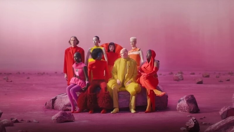 Рекламная компания автомобильного бренда Jaguar, декабрь 2024 г. (фото из материалов журнала «Мотор»)