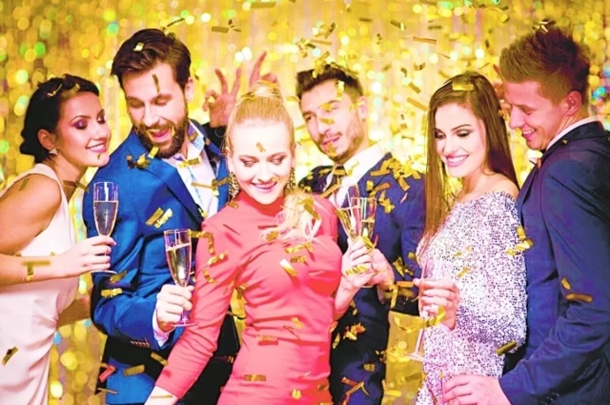    Таролог, шоу змеи и африканцы.