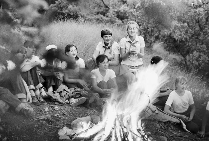 Счастливое пионерское детство (иллюстрация из открытых источников)