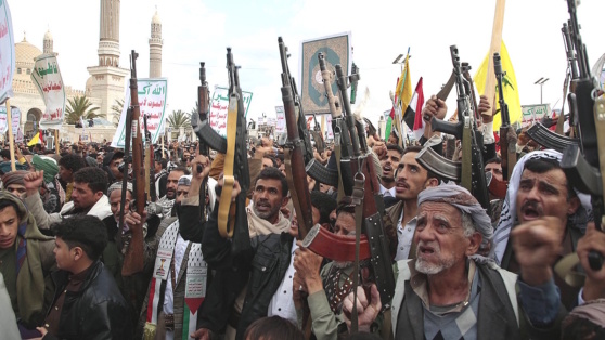    Хуситы сообщили об ударе по пяти военным кораблям США Андрей Галкин