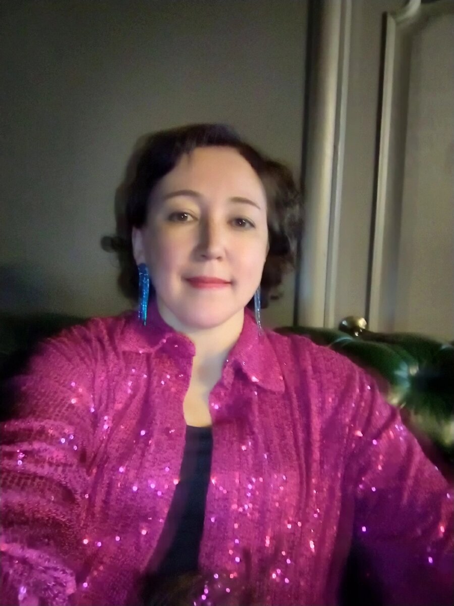 Так и пошла вся в пайетках. На Новый год можно 😊