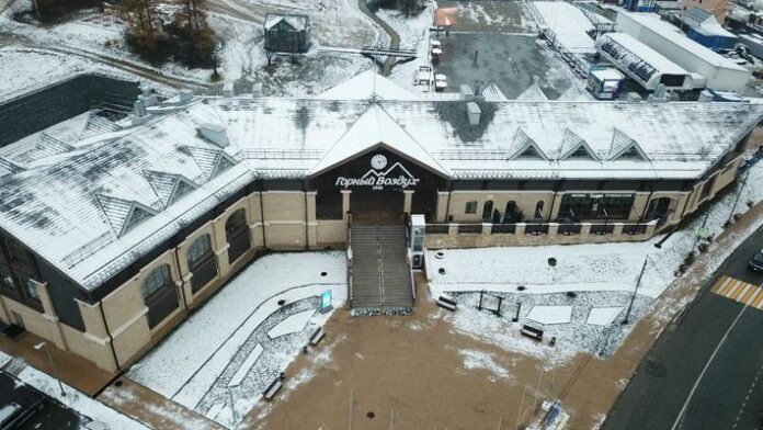 Главный вход на СТК «Горный воздух».