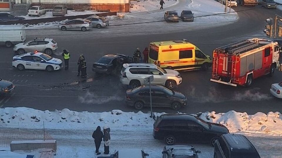    ДТП на Калинина. Источник: vk.com/incident22