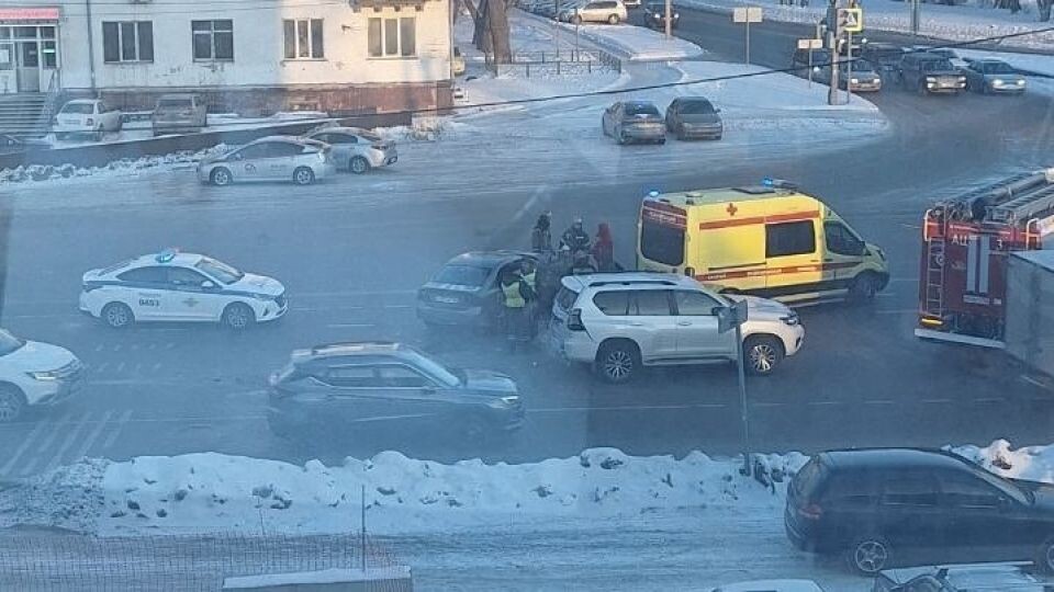    ДТП на Калинина. Источник: vk.com/incident22