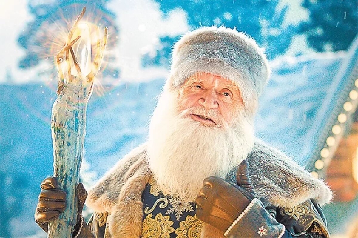    Деду Морозу (Сергей Никоненко) предстоит остановить ледяное дыхание Снежной королевы.