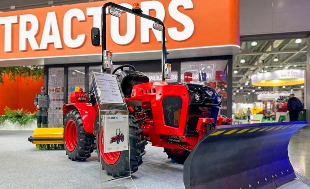 Мини-трактор Беларус-182 в коммунальном исполнении