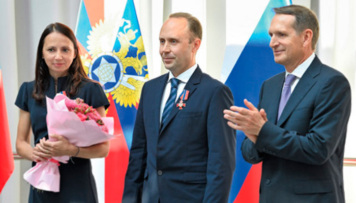 Награждение Дульцевых. Фото: "Разведчик"