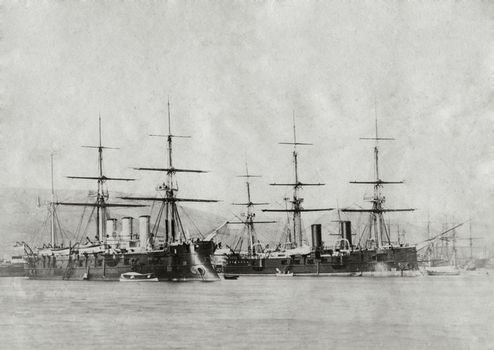 Фрегат «Память Азова» и корабли сопровождения. Источник: pinterest.ru