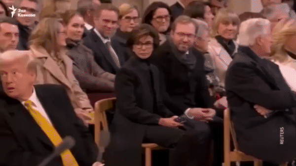    И тут нашла! На церемонии открытия собора Парижской Богоматери к Трампу пробралась Зурабишвили. Видео: ТГ-канал Царьград