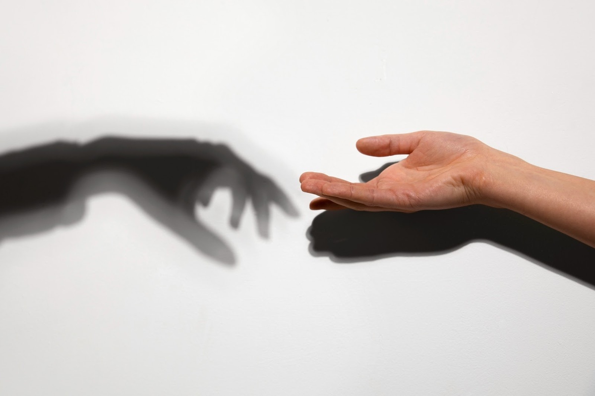 Свет и тень эмпатии: Как помочь другим, не потеряв себя (источник: freepik.com)