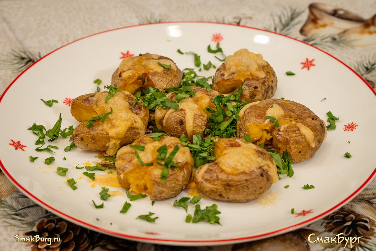 "Мятая" запеченная картошка для вашего праздничного стола. Так просто и так вкусно!