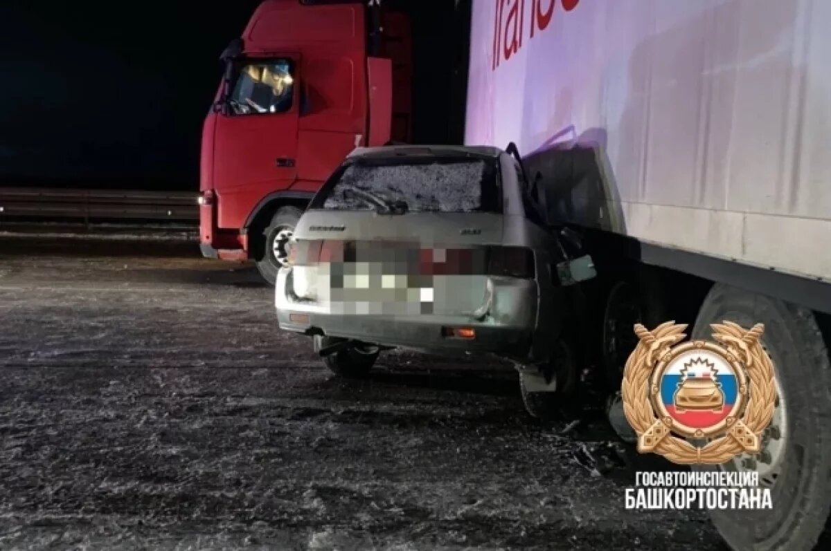    Водитель «ВАЗ-2111» погиб в столкновении с фурой в Башкирии