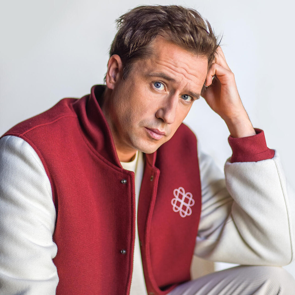    Егор Корешков. Бомбер United Colors of Benetton, футболка Lime, брюки Albione Филипп Гончаров