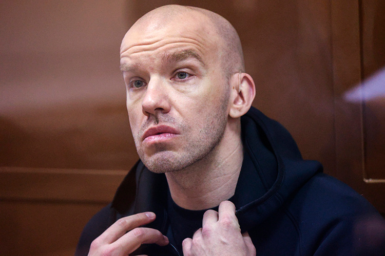    Кирилл Доронин: «Готовы ли вы и дальше получать средства в биткоинах в рамках нашего договора? Или настаиваете на том, что вы передавали рубли?».   
Фото: «БИЗНЕС Online»