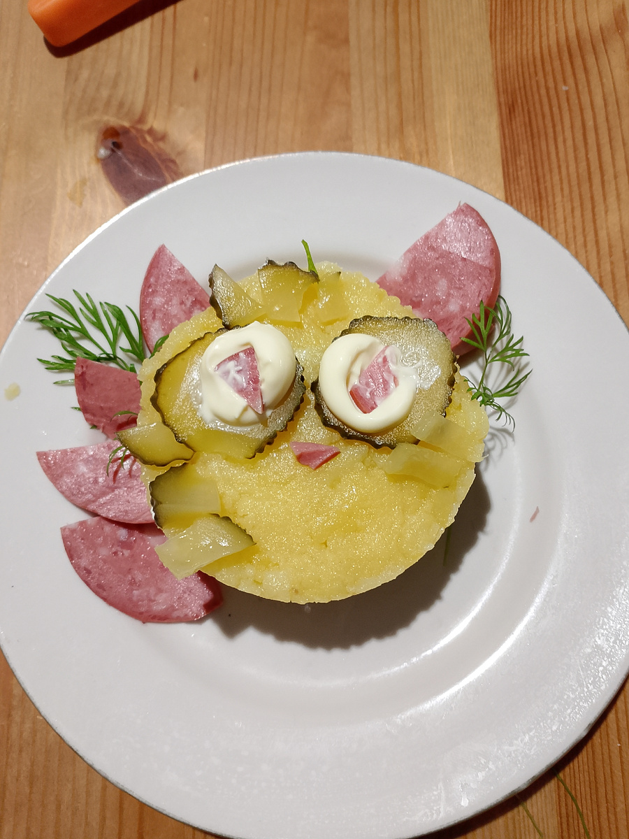 Мать на диете а  дети готовят себе шедевры ) 