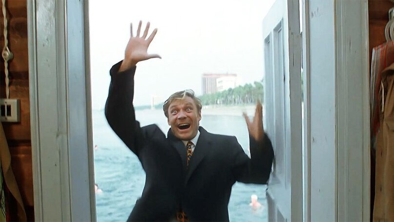 Кадр из фильма «Любовь и голуби»