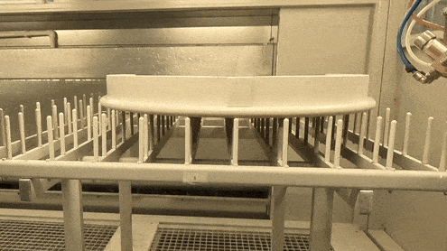 Робот окрашивает любые формы, даже радиусные изделия