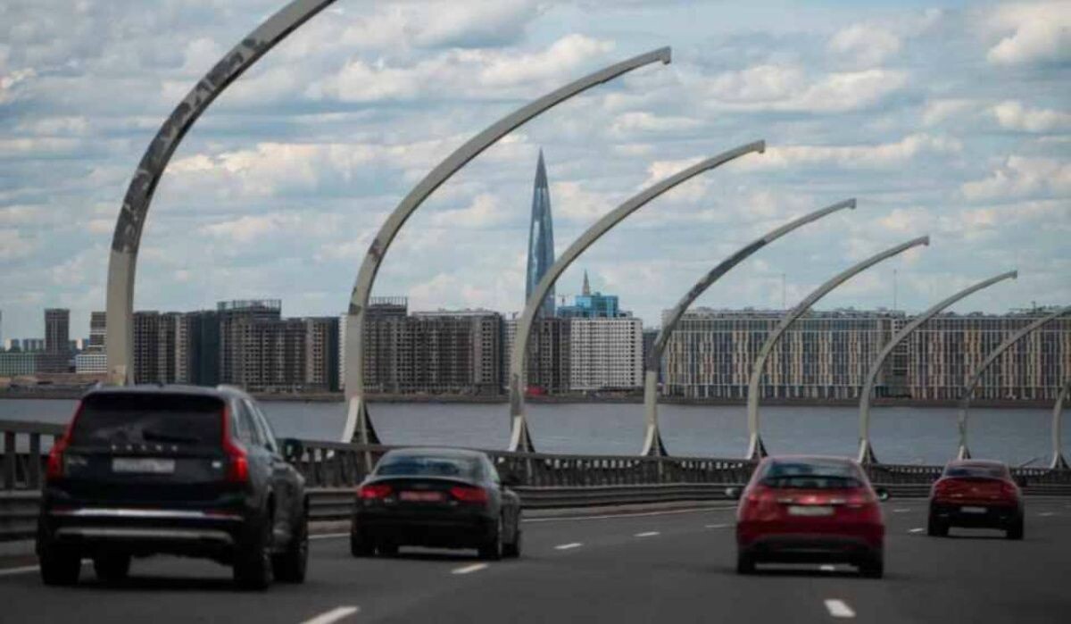     Автомобили на дорогах Санкт-Петербурга. Источник: kp.ru Автор фото: Юлия Пыхалова