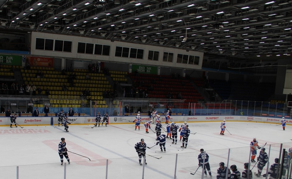    Первую половину сезона «ураганные» завершили по маршруту Ханты-Мансийск – Тюмень – Курган – Омск. Алексей СЕРГУНИН