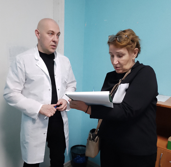 
Заведующий диспансером Денис Порозов и профсоюзный лидер Кунгурского округа Татьяна Поскина