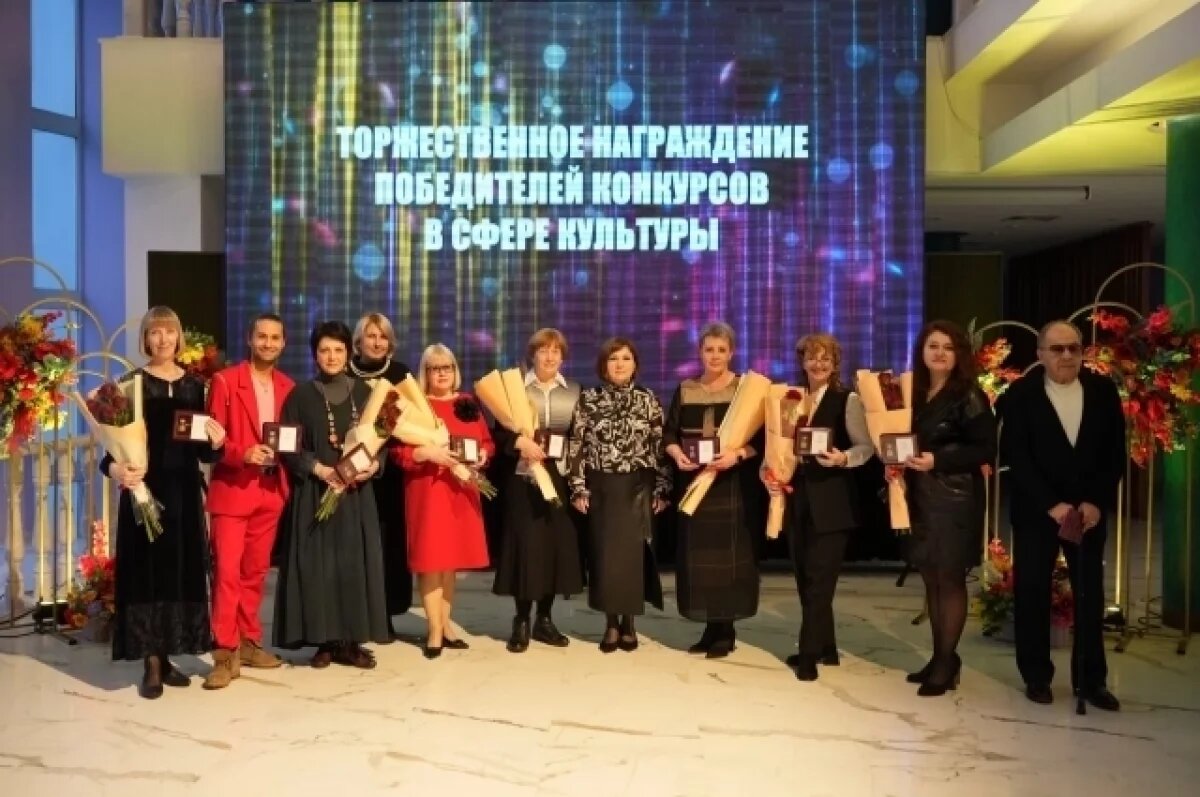    В Калуге наградили победителей и лауреатов премий в области культуры