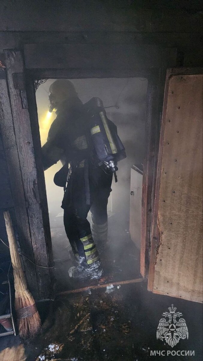    Пожар в переулке Революционный . Источник: t.me/mchs_altkray