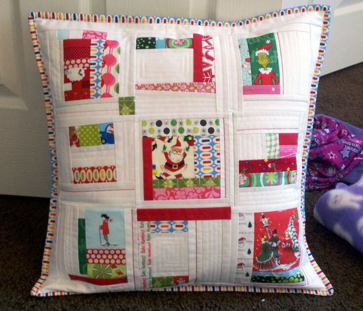 Почти крейзи: берём остатки тканей, выравниваем края и сшиваем несколько блоков, которые затем объединяем в подушку.