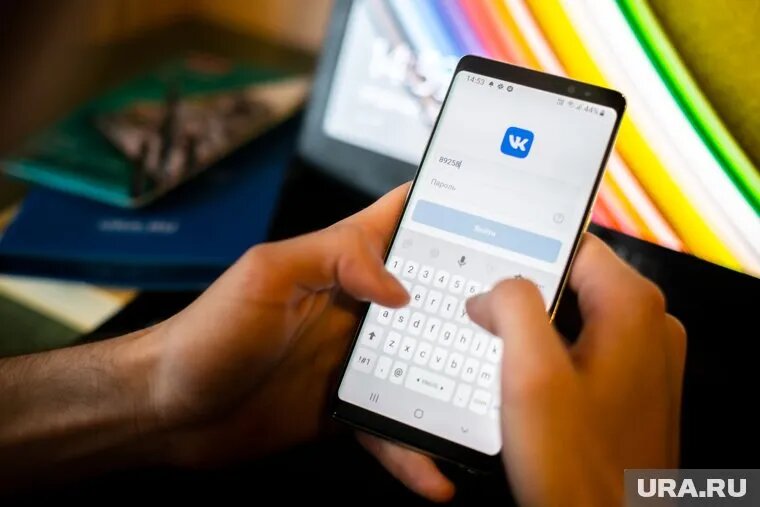 Родители возмущены, что учитель просит зарегистрировать во «ВКонтакте» 10-летних детей. Фото: Владимир Андреев © URA.RU