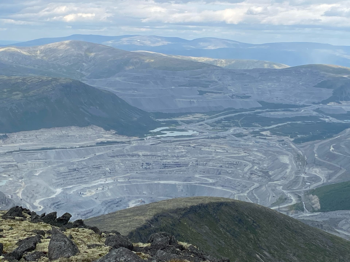 Восточный рудник в Хибинах. Вид с горы Коашва. Июль 2021 года