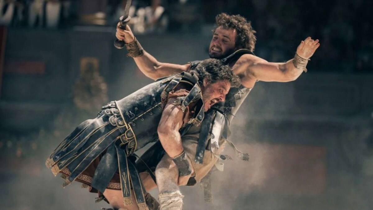 Я первый поцелую Макринуса. Кадр из фильма "Гладиатор 2"