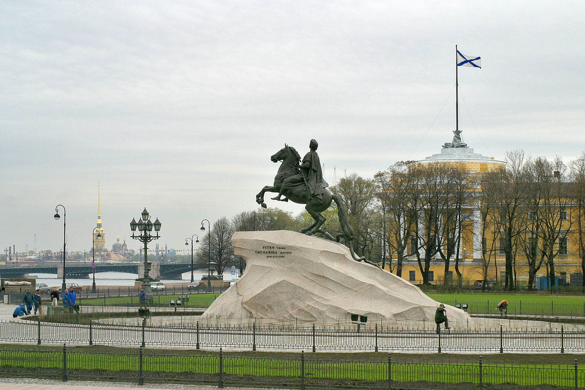    Регулярный военный флот России появился в конце XVII века во время царствования Петра I. Тогда же формировалась его символика. Государь лично работал над эскизами военно-морского флага, приняв за основу западные образцы / Legion-Media / Потемкин Игорь / PhotoXPress.ru