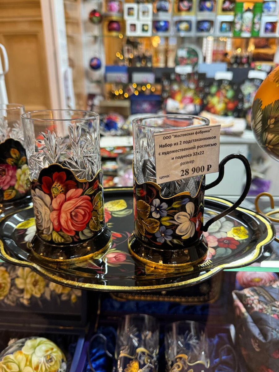 Учителю в провинции месяц нужно работать, чтобы купить такую красоту. Фото автора. 