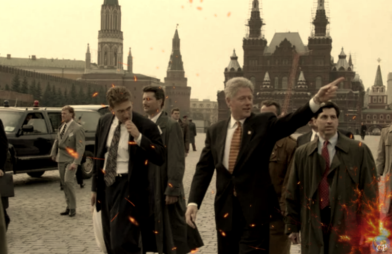 1995 год. Билл Клинтон в роли действующего президента США прогуливается по Красной площади