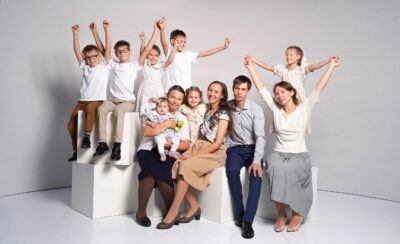 Коневы стали победителями в конкурсе «Семья года». На церемонии награждения их поддерживали мама и сестра Елены.