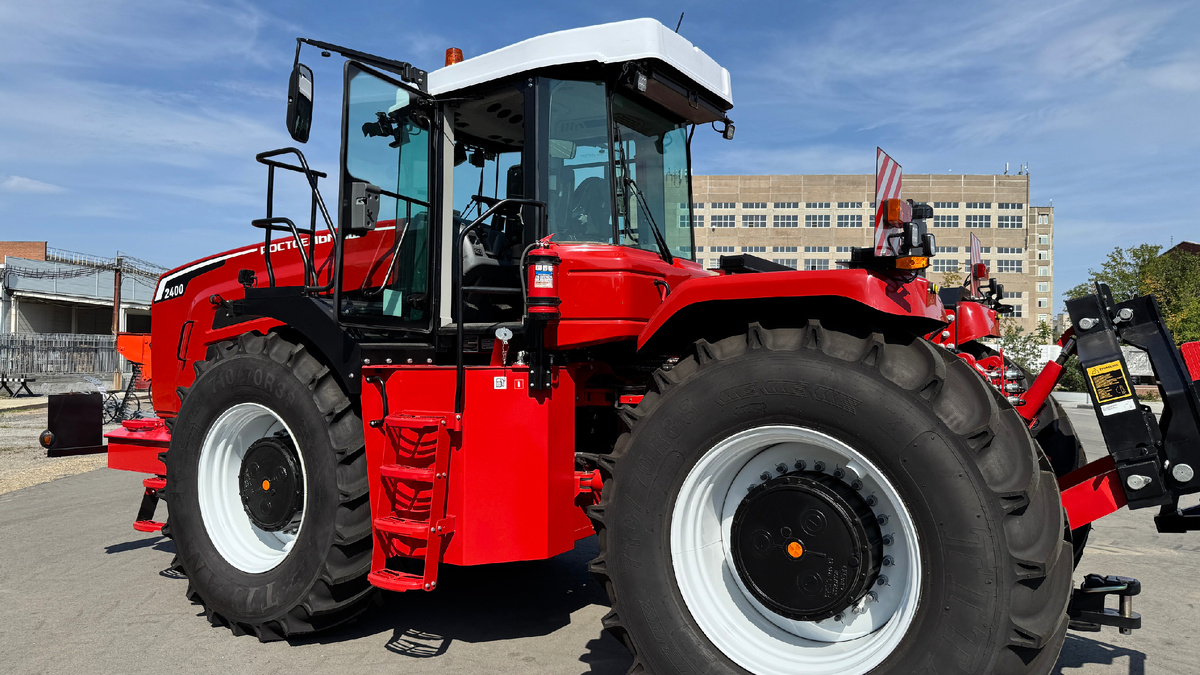 Трактор Ростсельмаш 2400