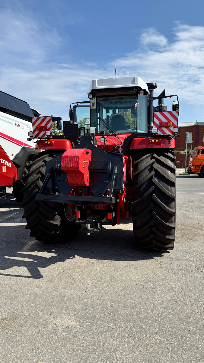 Трактор Ростсельмаш 2400