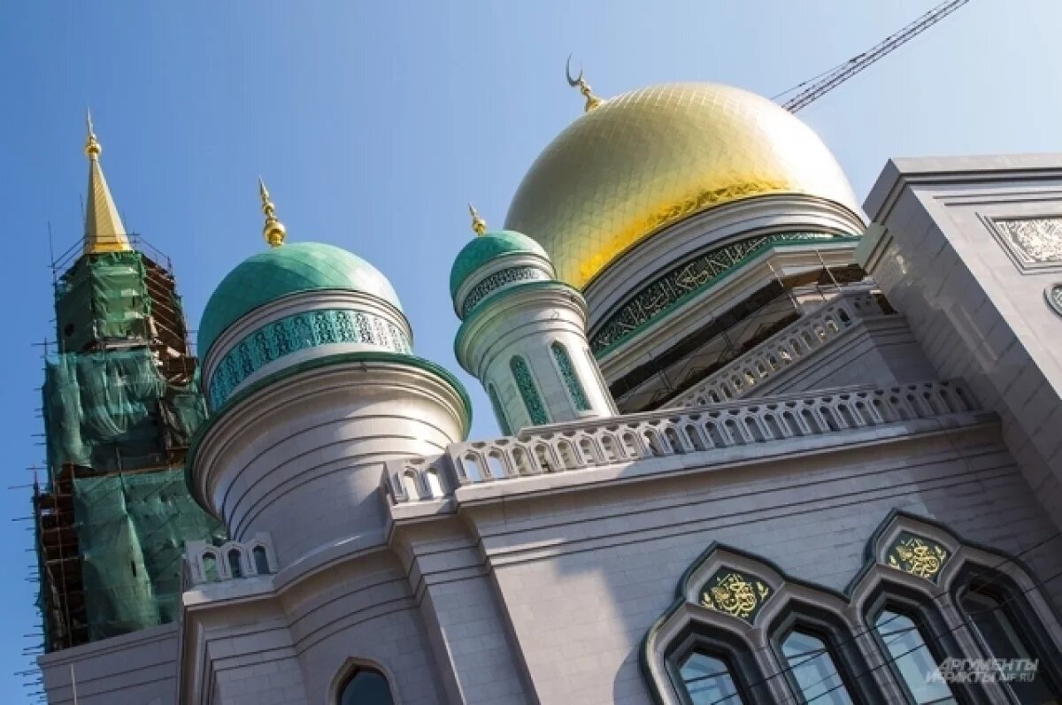    Минниханов провёл заседание группы «Россия – Исламский мир»