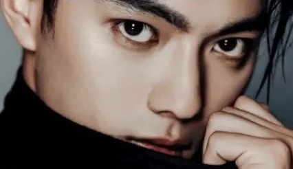 Признаю, не рассмотрела))) Ну краш же!)