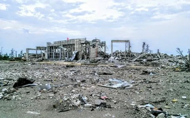 То, что осталось на месте бывшего  Луганского АЭРОПОРТА...