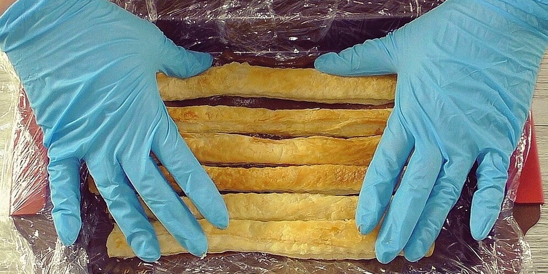 Всегда покупаю слоёное тесто, запекаю полоски и собираю простой и невероятно вкусный торт, можно на Новый год (торт "Полено")