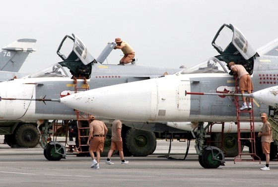    Бомбардировщики типа «Сухой» Су-24 при эксплуатации на авиабазе Хмаймим