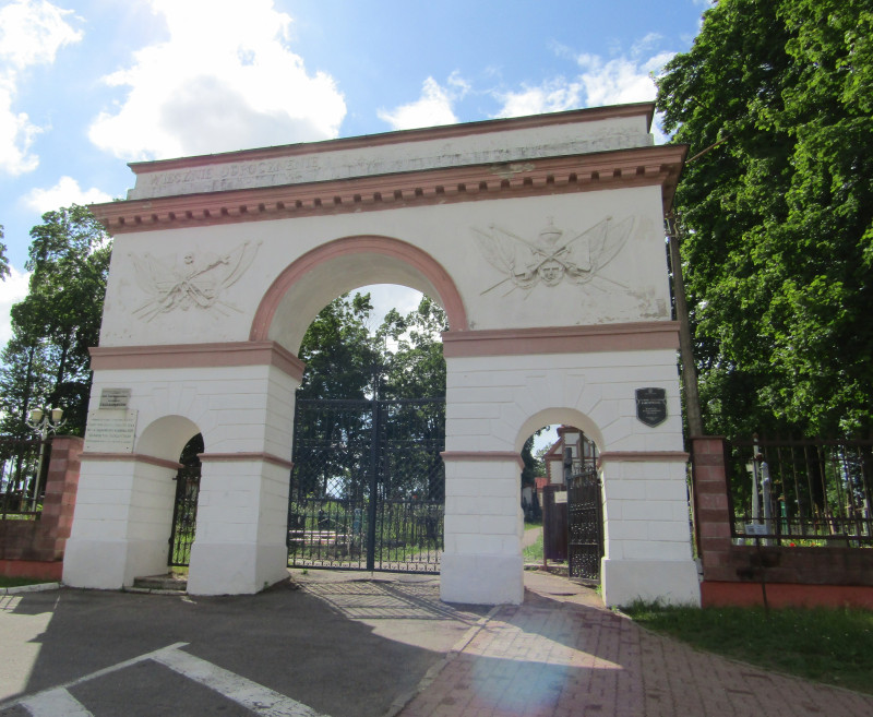 Кладбищенские ворота 1830 года