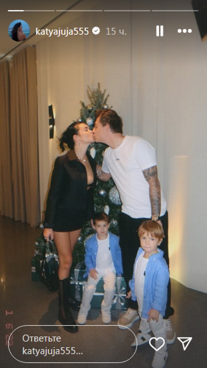 Катя Жужа с мужем Артемом Маркеловым и сыновьями Максом и Алексом. Фото: соцсети