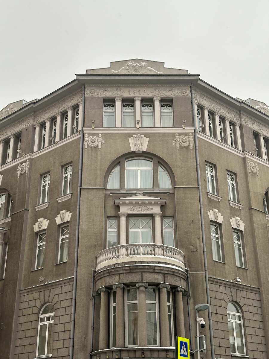 Фасад отеля Савой. Фото: Алиса в Петербурге