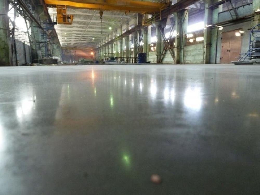 Даже самые крепкие полы требуют регулярного и грамотного ухода