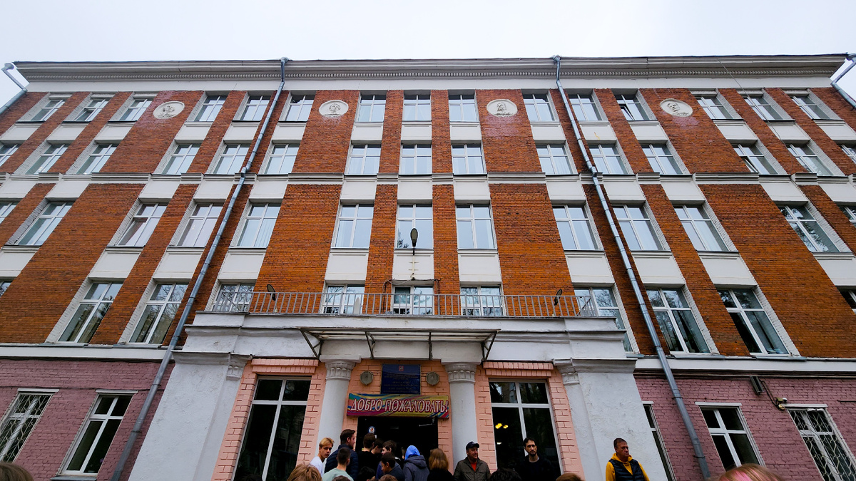 Сальвадора Альенде, 9 (СОШ №1251). Фото автора.