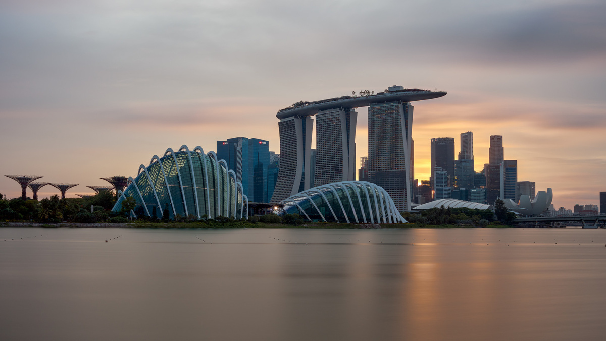 Michael Siy - Serene Sunset (Singapore, Republic of Singapore) - Leica M11 + Summilux-M 35 f/1.4 Asph FLE (2010) - 120 sec, aperture 16, ISO 80