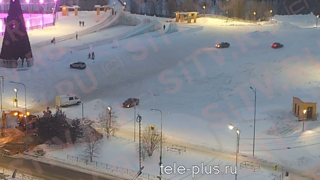    За дрифт на центральной площади Сургута оштрафовали двух водителей